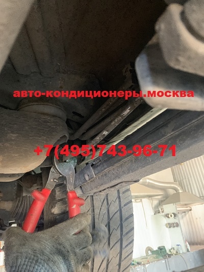 Кадиллак Эскалейд замена трубок заднего контура кондиционера на резиновые шланги
